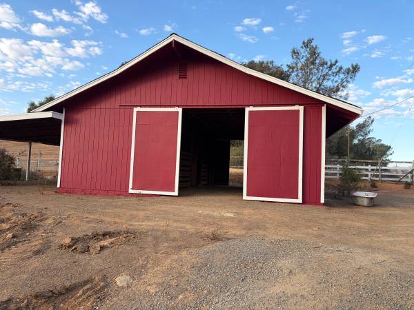 Large barn / storage 1