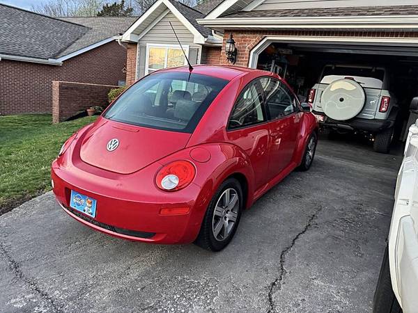 2006 Volkswagen New Beetle 2.5 2dr Coupe w/Manual - $4200.0063625152342273124