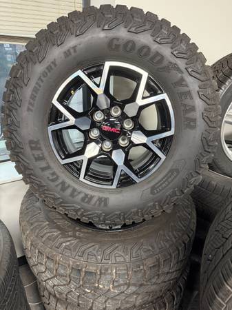 17" GMC Sierra AT4X Chevy Silverado  OEM wheels rims Canyon Colorado 1