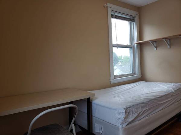 $825 1 Mile to D-line T, 60 Bus & Wegmans, Cozy Room with Free Parking (Newton)63810039754499123