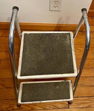 Old step stool 1