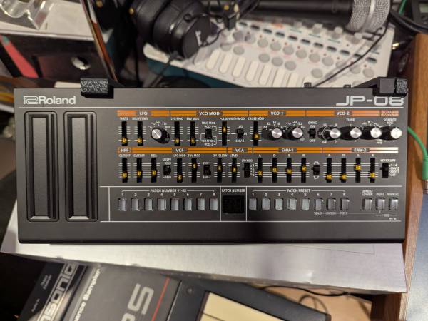 Roland JP-08 1