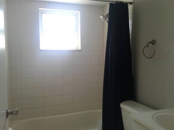 $1,575 / 2br - CONVENIENCE LOCATION, BEAUTIFUL LANDSCAPE, LARGE FENCED YARD (Port Richey)63991085668611124