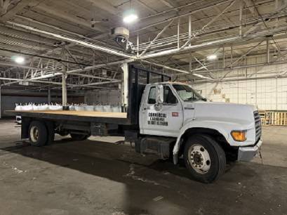 Ford F450 24 ft. flatbed truck 1999 1