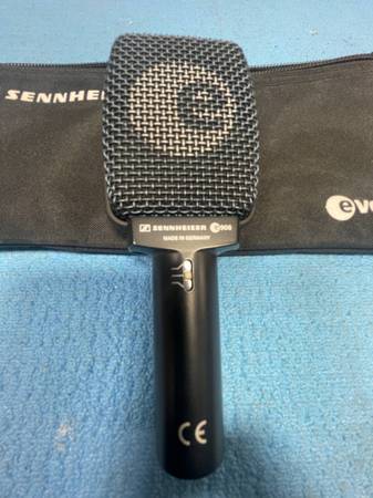 Sennheiser e906 Supercardioid Dynamic Instrument Microphone 1