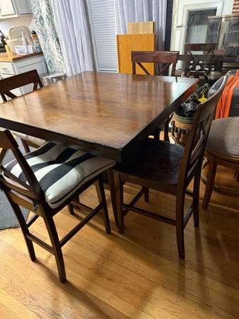 Table & 4 chairs 1