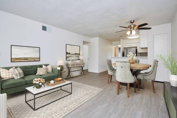 $2,399 / 2br - 836ft2 - Transporte público cercano, centro de fitness, lavavajillas (Santa Clarita)63840114581763121