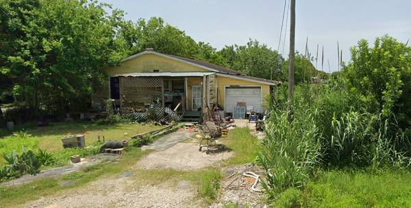 $50,000 / 3br - 1080ft2 - Off-Market Fix n Flip Opportunity on Two Lots! (Hitchcock)63986918839554120
