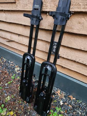 2 Yakima HighRoad Bike Racks 1