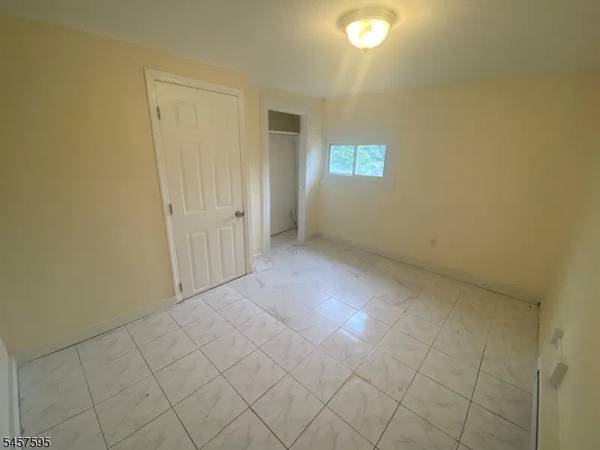 Charming 2-bedroom, 1-bathroom home available for rent in Wayne, NJ 1