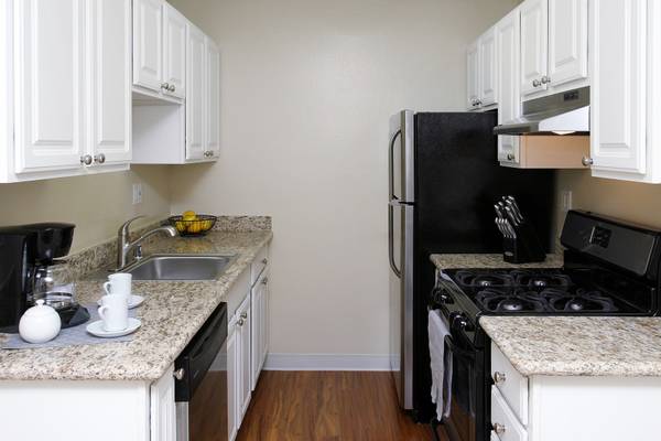 2bd 1ba, Swimming Pool, Fitness Center 1