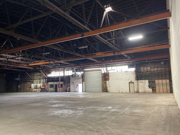 $8,774 / 9970ft2 - HUGE WAREHOUSE! Over 9,000 SF Heavy Industrial off Hwy 101 & Shiloh Rd (santa rosa)63851966288385123