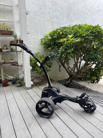 MGI Zip X1 Electric Golf Caddy 1