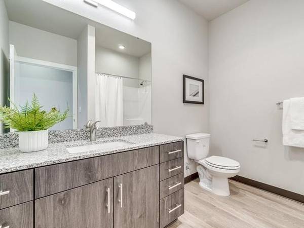$2,306 / 3br - 1184ft2 - The Elwood with a best unbeatable location - Tour Today!63831252220417123