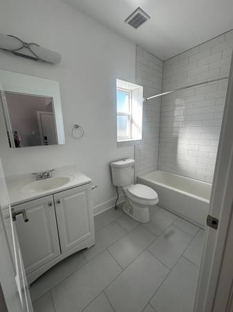 $1,650 / 1br - 700ft2 - Title: 2024 Total Rehab! In Unit Laundry! (Albany Park)63781373763971123