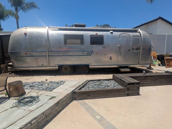 1969 Airstream Ambassador - $10,500 (Diamon Bar)63471471569665126