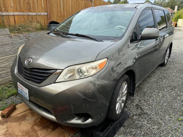 2011 Toyota Sienna LE AWD - $4,999 (Bellevue)63617918902273122