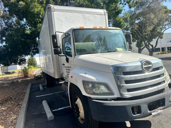2015 Hino 268 - Photo 4