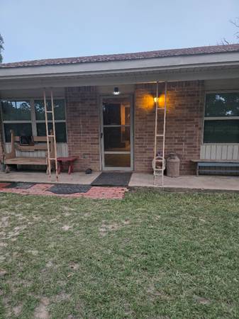 $1500.00 / 3br - 1300ft2 - PENDING Cute Country House64037558596481120