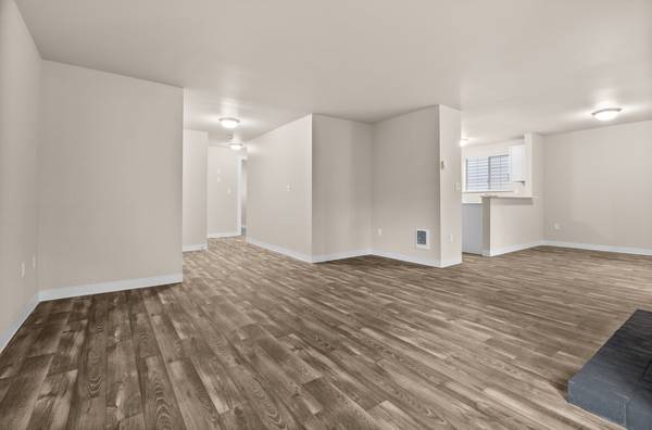 $2,025 / 3br - 1100ft2 - ¡Ubicado en Lakewood!, Acogedoras chimeneas de leña, 3 habitaciones 2 baños (2611 84th Street Ct, Lakewood, WA)63688607780739124