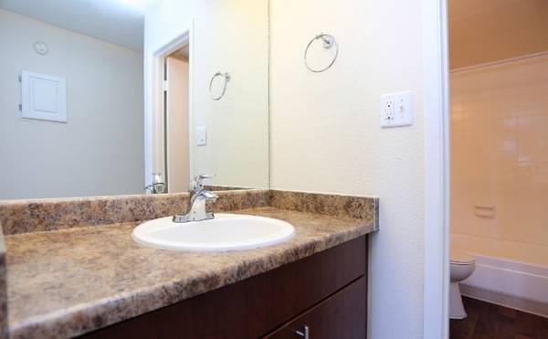 $1,029 / 1hab - 630ft2 - 1A/1B, ¡Ubicado en Denver!, Acceso controlado (Goldsmith)63973355589763124
