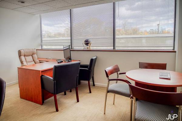 $1,200 OFFICE SPACE: FREE PARKING - ALL INCLUDED (Whitestone)64033630909057123