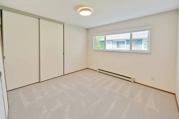 $1,050 / 2br - 925ft2 - Dos dormitorios, un baño completo (Seattle, WA)63850638063617123