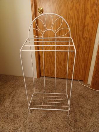 White metal standing towel rack 1