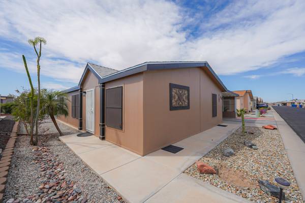 $172,000 / 3br - 1092ft2 - All there is to do is sit back and enjoy the updates! (Yuma)64214141978498120