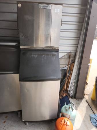 MANITOWOC 300 LBS ICE MACHINE WITH BIN 1
