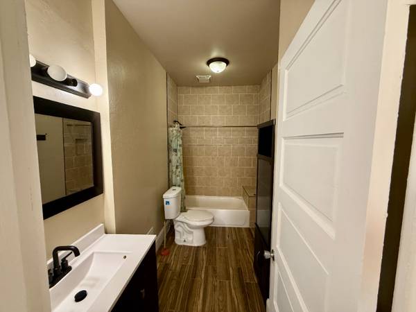 $1100.00 / 2br - Spacious 2 Bedroom, 1 Bath Lower Unit63813312210177123