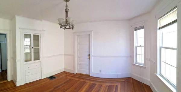 $900 Large Private Room Available for Rent in Malden Center (Malden)63810013555075121