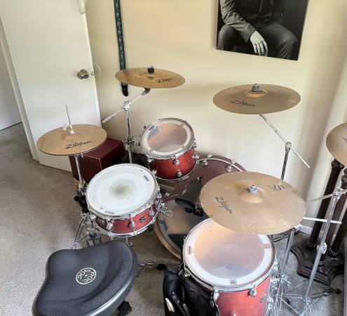 Drummer looking to jam (Amherst)63686641363331121