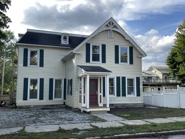 $2200.00 / 3br - 1100ft2 - Entire first floor in renovated 1875 house. Walk to everything in neig63976980150915120