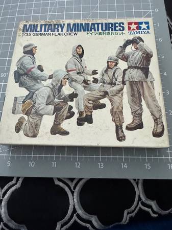 Tamiya Military Miniatures 1/35 German Flak Crew Model Figures Kit Ope 1
