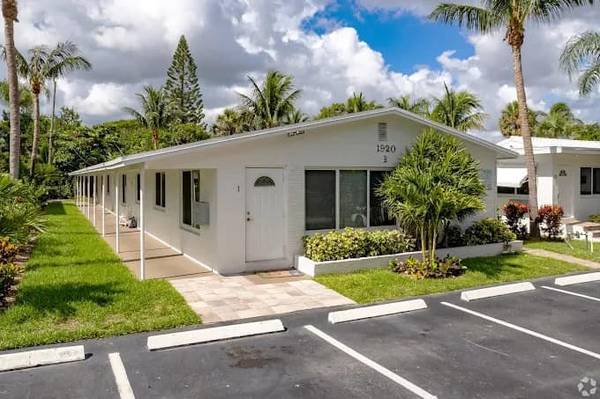 EXPERIENCE TROPICAL LIVING: STUDIO WITH FULL KITCHEN 1