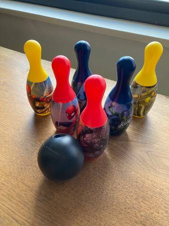 Spider-Man bowling pin set 1