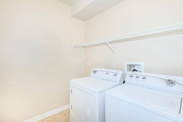 $1,995 / 1br - 917ft2 - Breakfast Bars, Private Patios and Balconies63953073875843122
