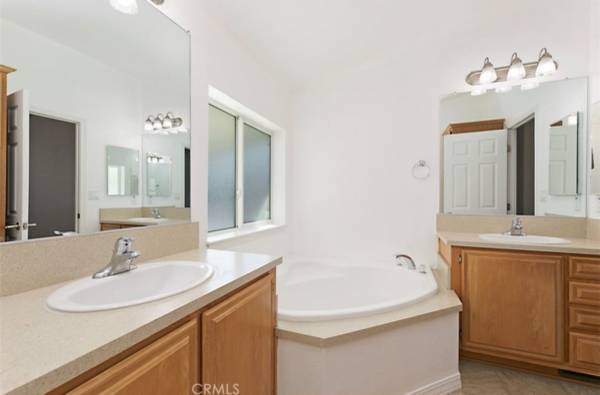 $1,400 / 3br - Master bedroom with private bathroom (Fallbrook)63657260272641120