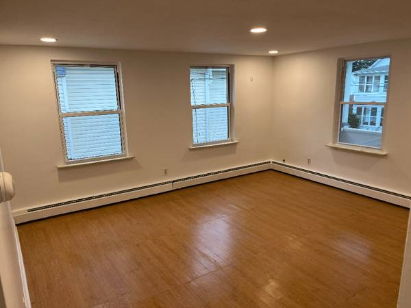 $1650.00 / 2br - 850ft2 - 261 Hillside Avenue, Unit 2, Torrington, CT 0679063977126826242121