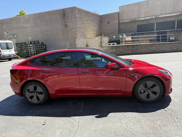 🚗 2023 Tesla Model 3 – Red – 260-Mile Range – Excellent Condition! 🔋 - $28,000 (sunnyvale)63478410619777122