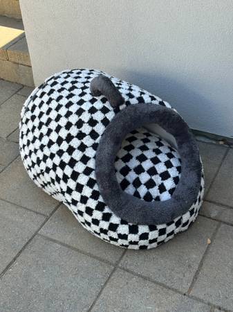 Dog Bed - Checkered 1