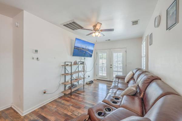 $1,260 / 1br - 855ft2 - Bonneau lake view rental near woods with Wrap-Around Deck good for one64016109030659122