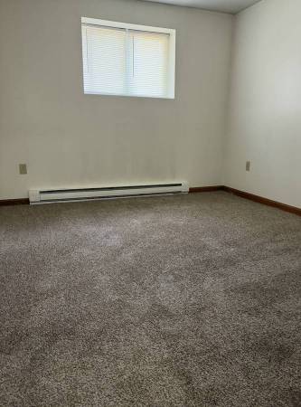 $1400. ONE BDRM APT NEAR MEMORIAL HOSPITAL 1
