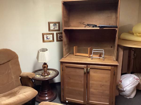 Cabinet 1