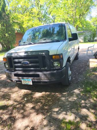 2011 E 150 ford cargo van 1