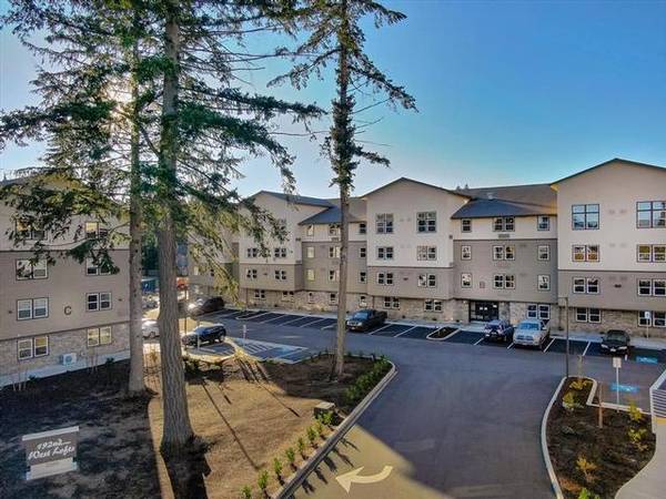 $1,779 / 2br - 990ft2 - Sunny & Cozy 2-Bed, 1-Bath Available NOW! (Fisher's Landing)63672601081091121