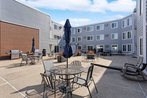 $99,000 / 400ft2 - Marcy Holmes Studio with Parking and Great Amenities! (Minneapolis (Marcy Holmes))63868704639619122