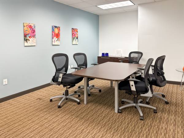 Sala de reuniones por $49 diseñada para equipos de TI → segura, conectada y privada (Memphis)