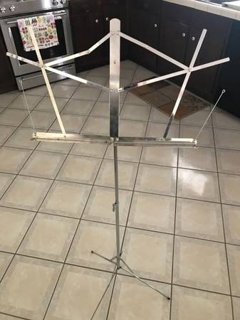 Folding portable sheet music stands 1